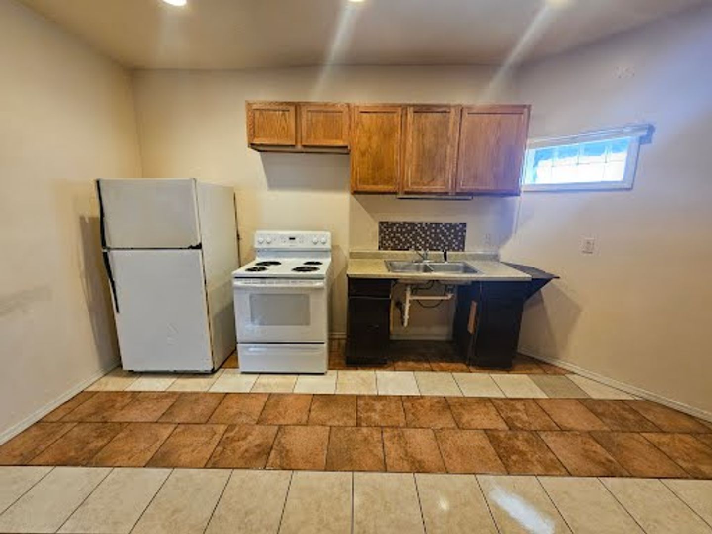 Milwaukee Apartment: 2323-2337 S. 5th St.