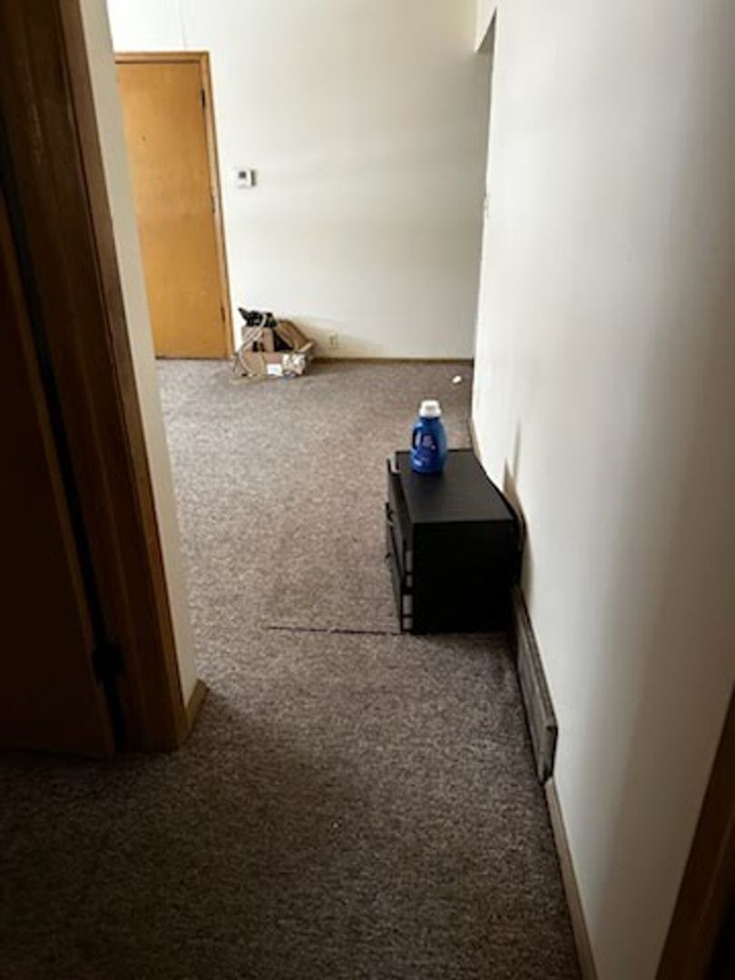 Milwaukee Apartment: 4800 W Hampton Ave