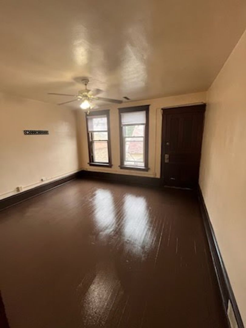 Milwaukee Apartment: 2414 S 9th st