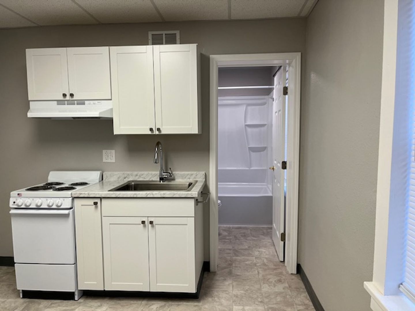 Eden Apartment: 190 Wilson Ave E