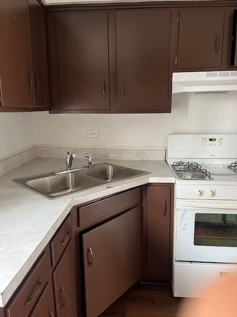 Bridgeview Apartment: 7209 West 71st Street