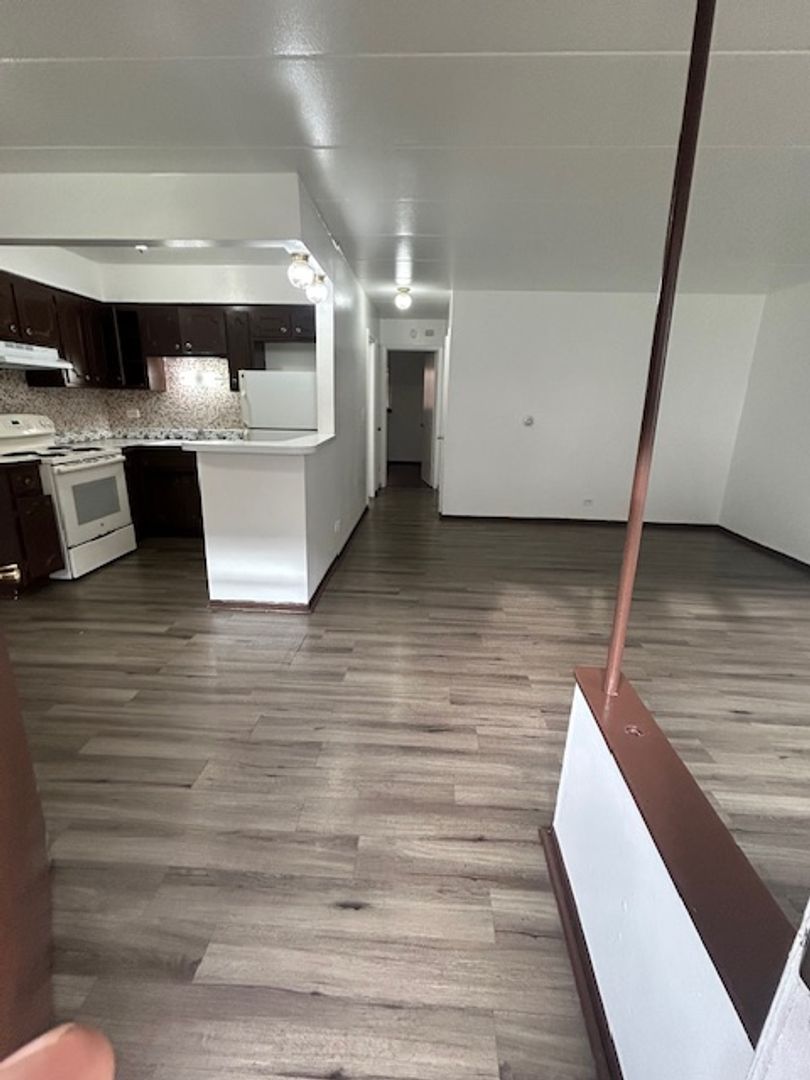 Stickney Apartment: 4219 South Harlem Avenue