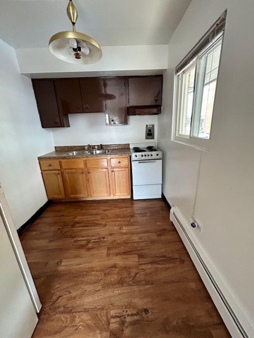 Melrose Park Apartment: 1620 North 31st Avenue