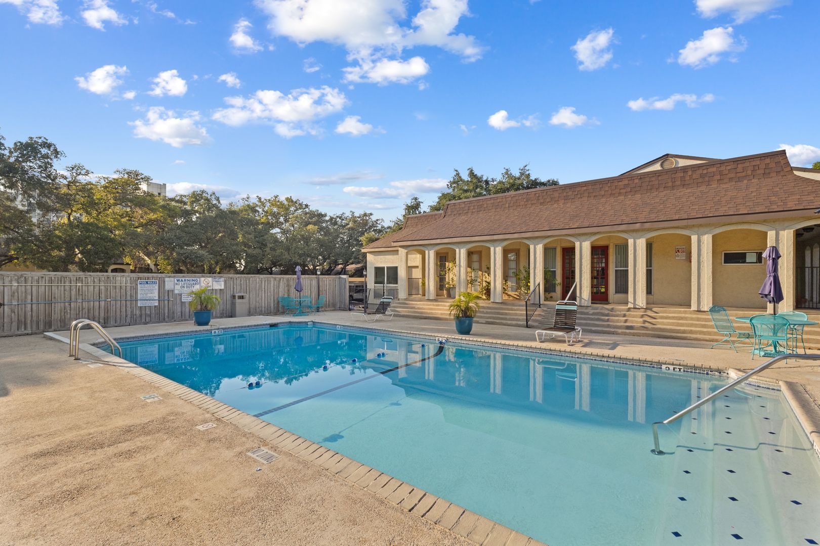 San Antonio House: 8702 Village Dr. # 123
