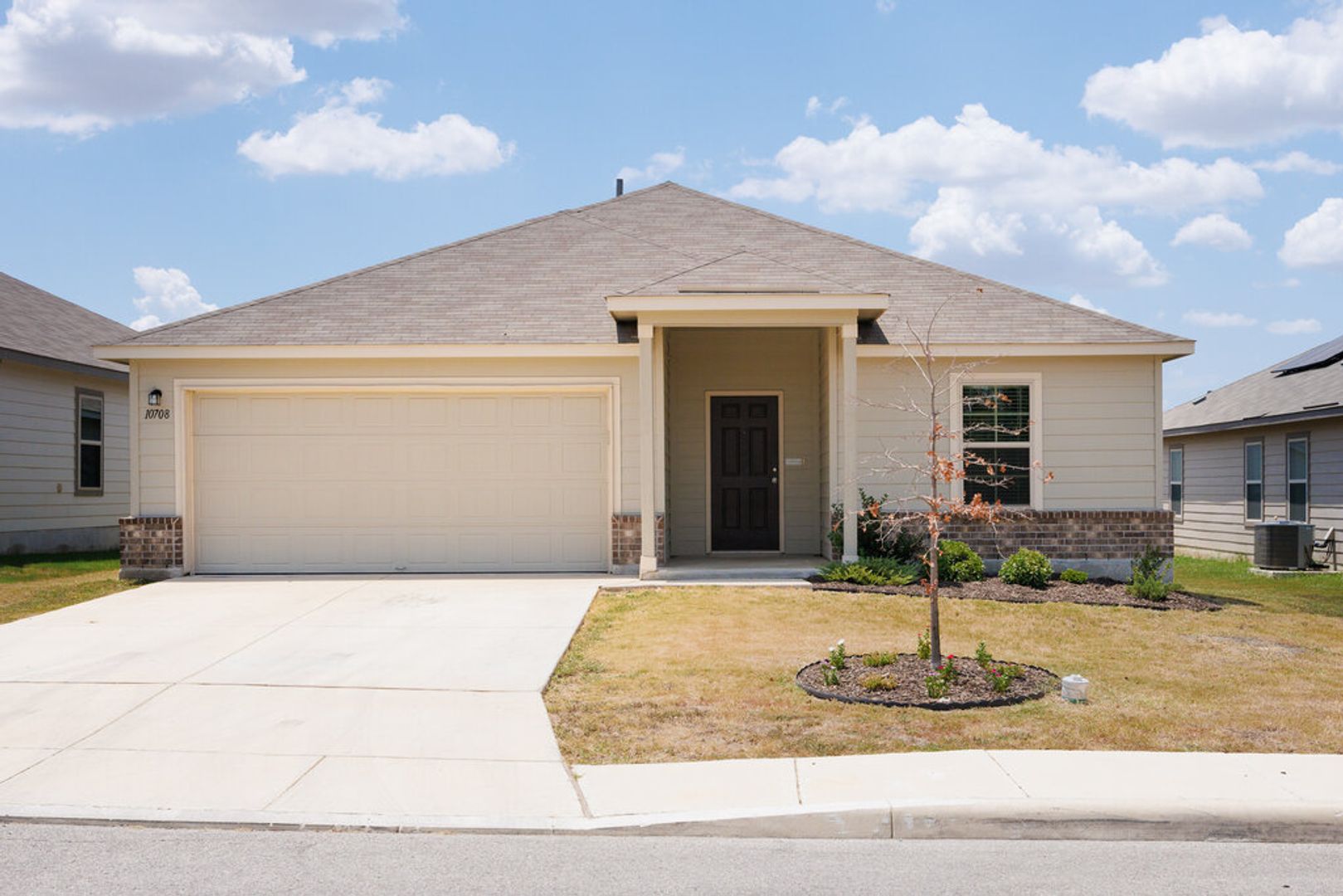 Converse House: 10708 Rosalina Loop