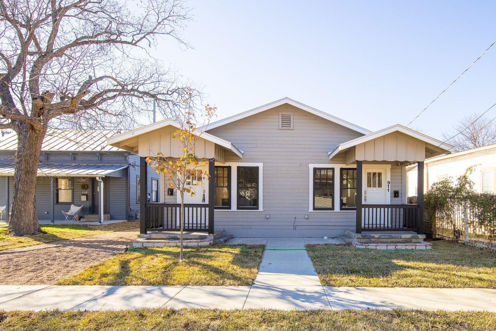 San Antonio House: 911 N. Mesquite St.