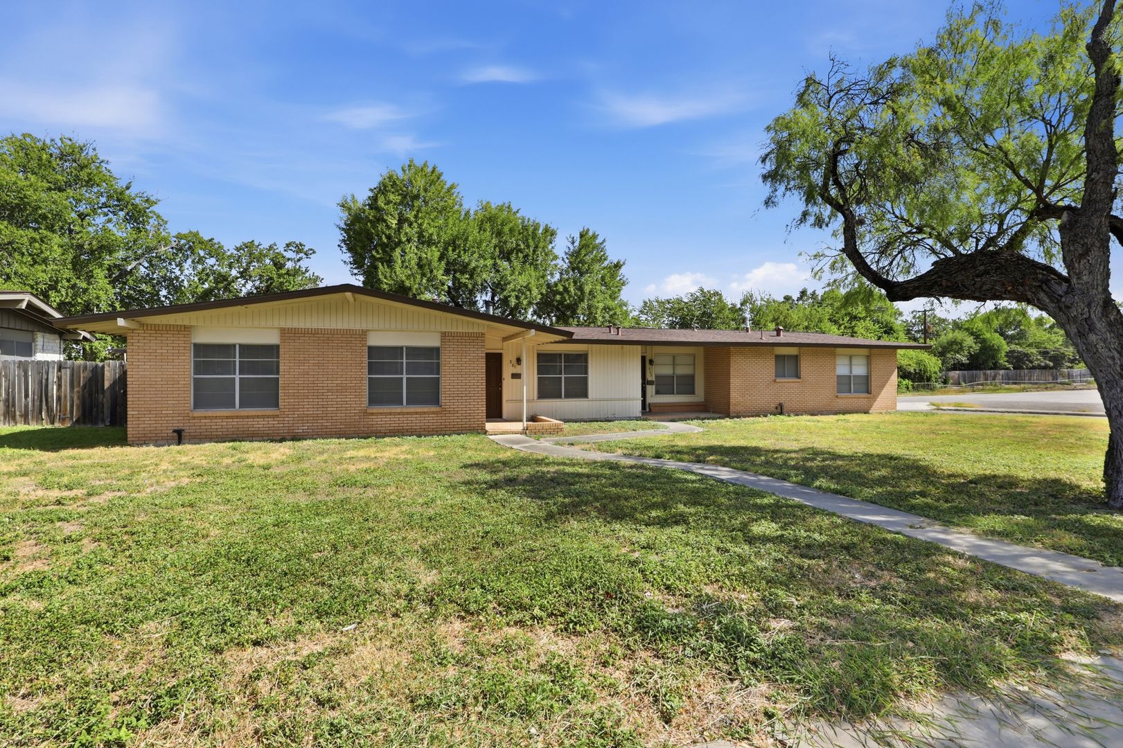 San Antonio House: 801 Oblate Dr