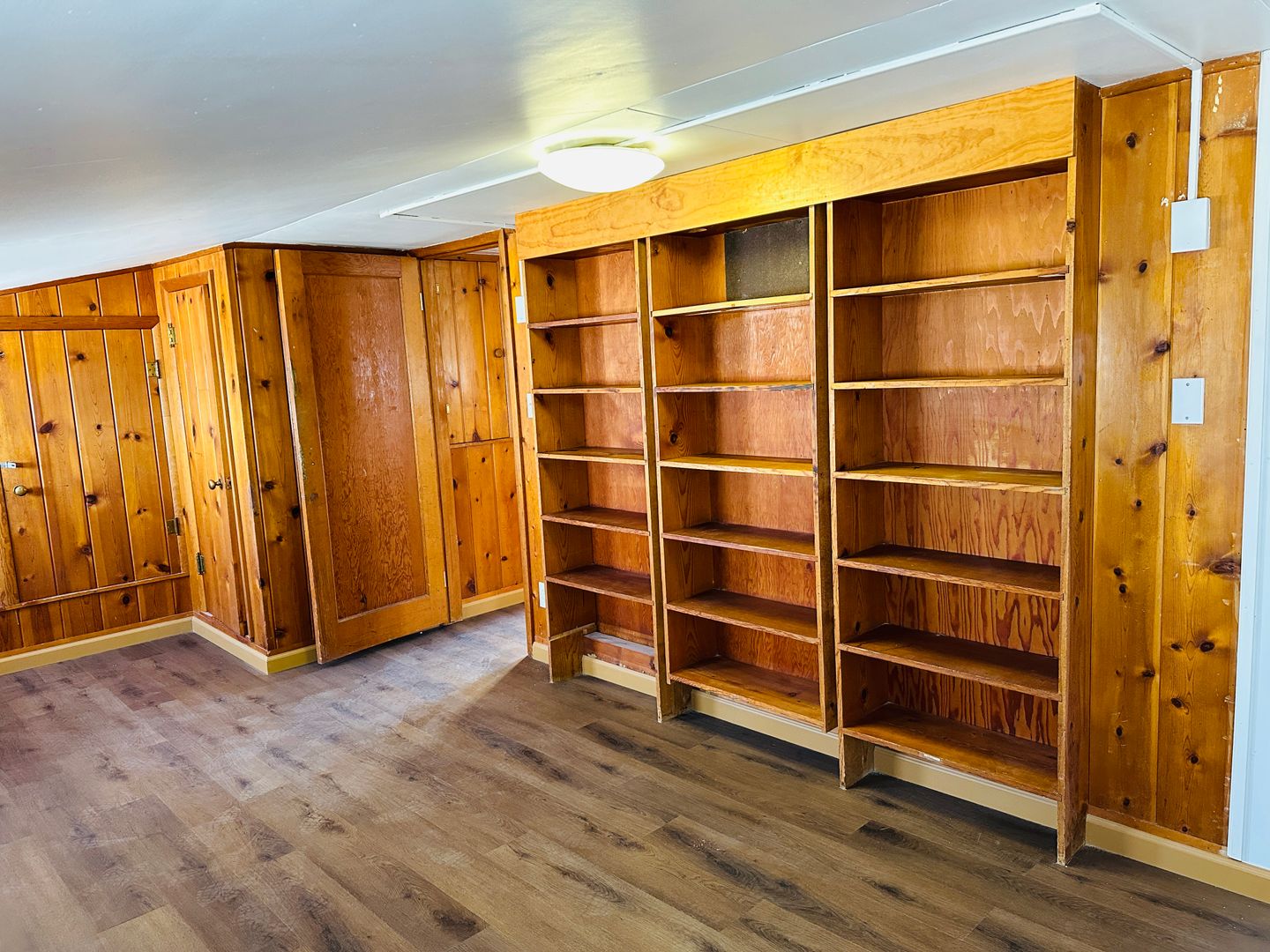 Laurel Apartment: 711 E. Main St. #14