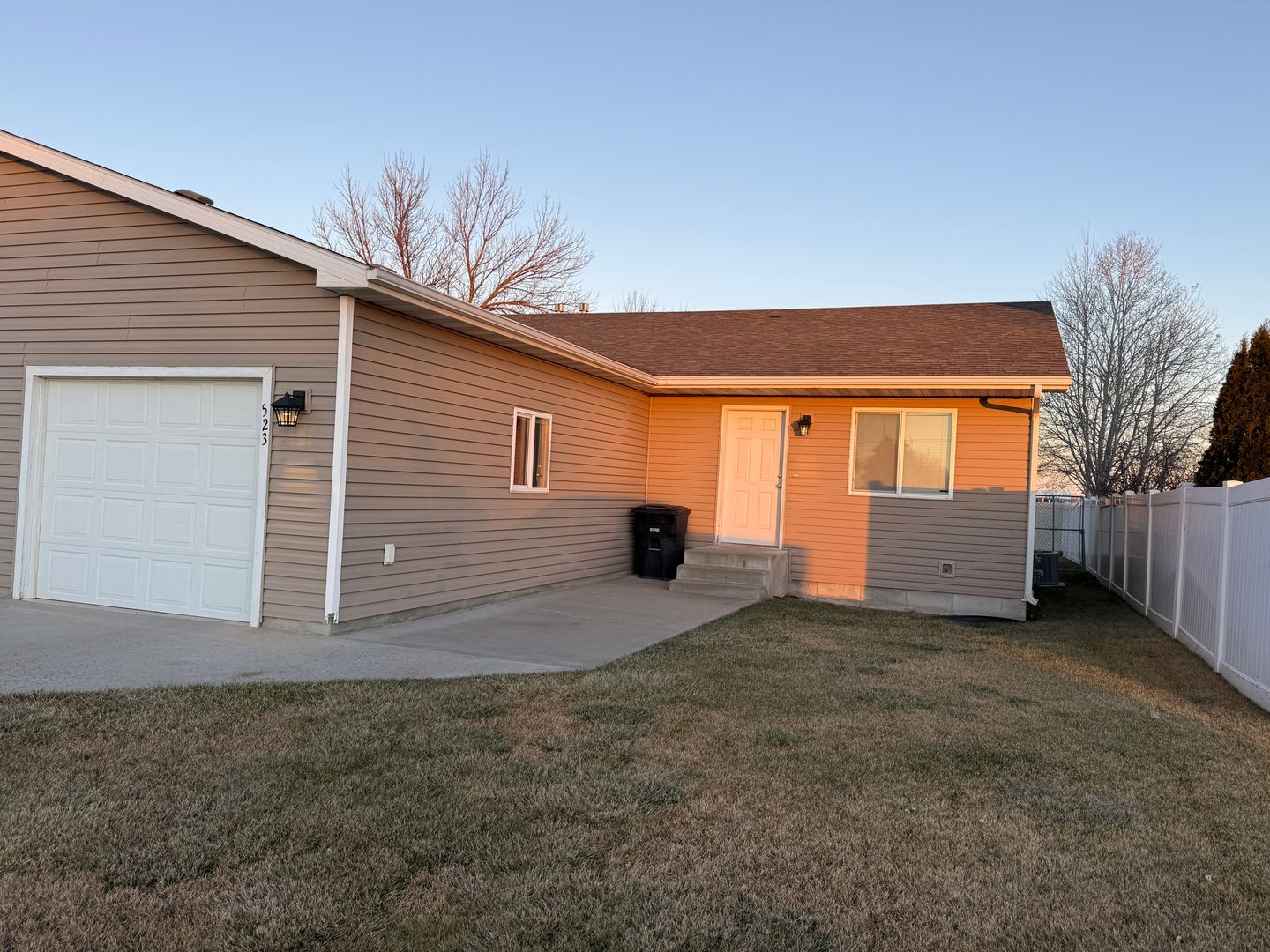 Laurel Apartment: 523 Yellowstone Ave.