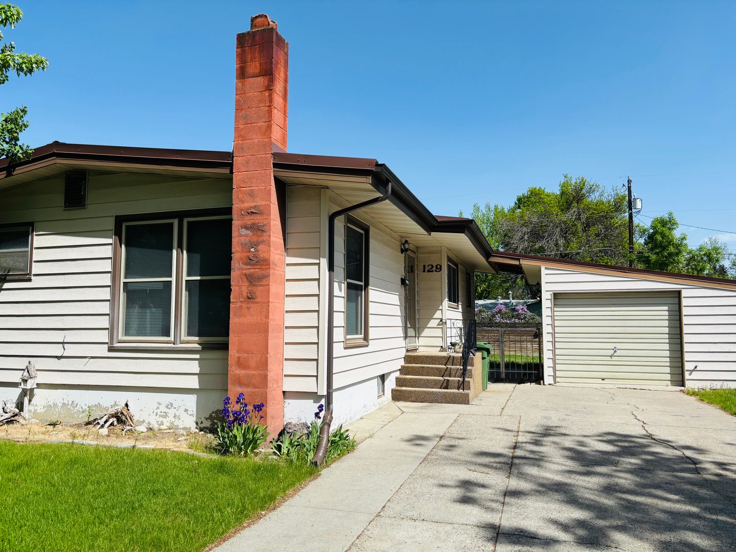 Billings House: 129 S. Santa Fe Dr.