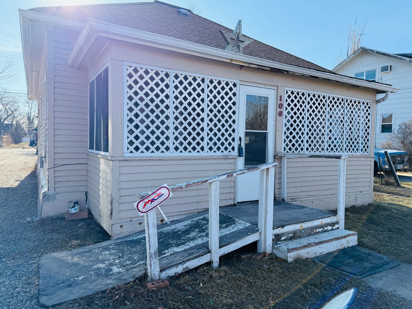 Billings Apartment: 106 Broadwater Ave.