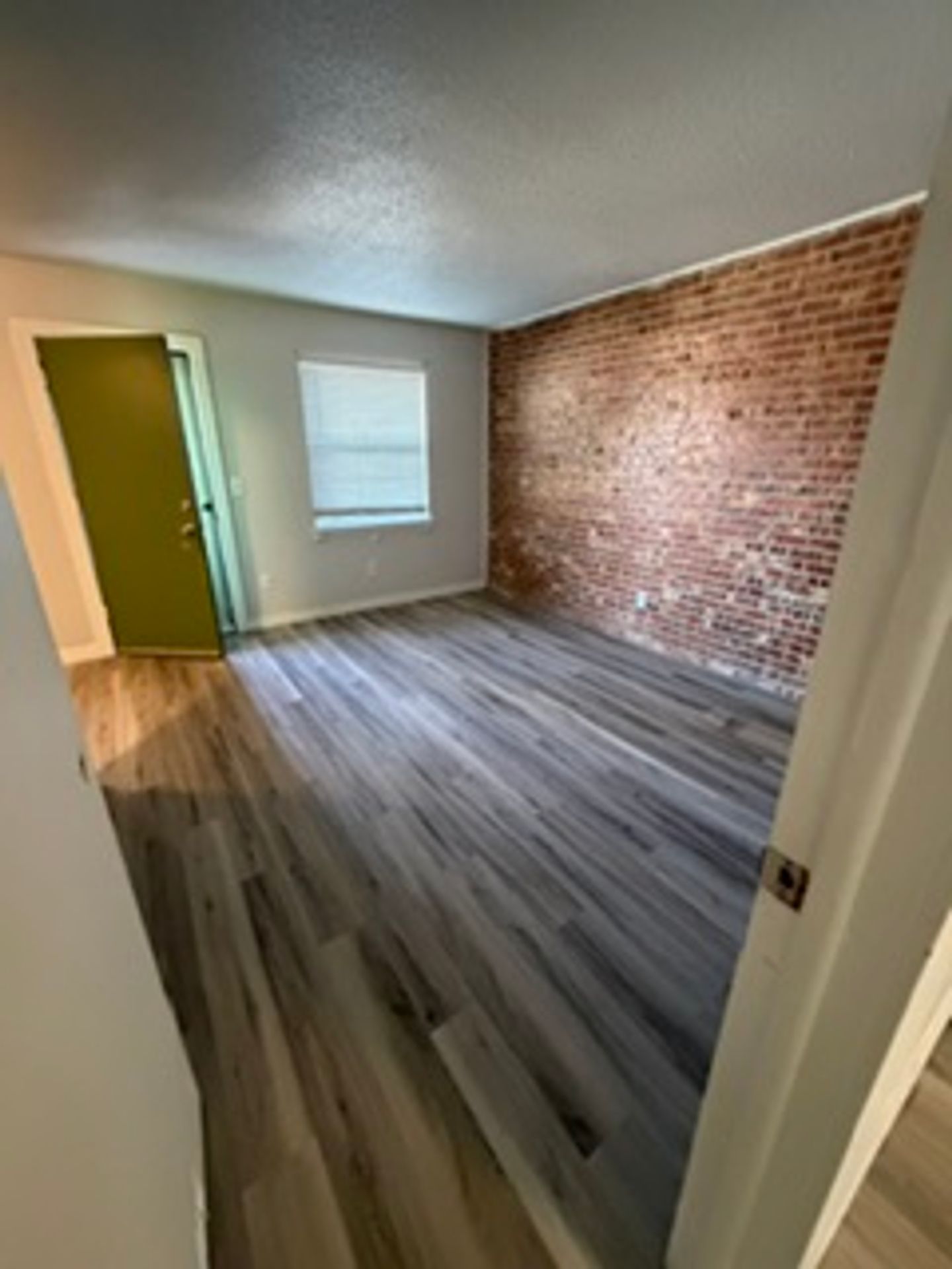 Warr Acres Apartment: 5912 NW 41st