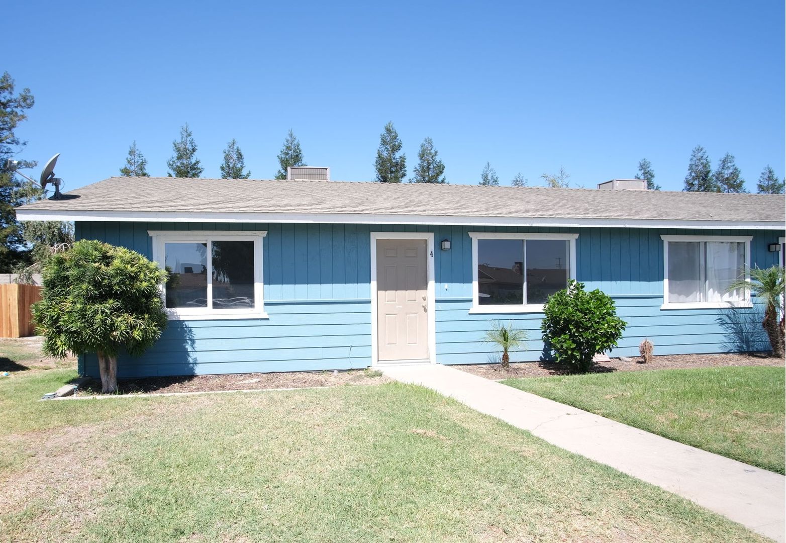 Turlock Apartment: 725 Lambert Way 1-4