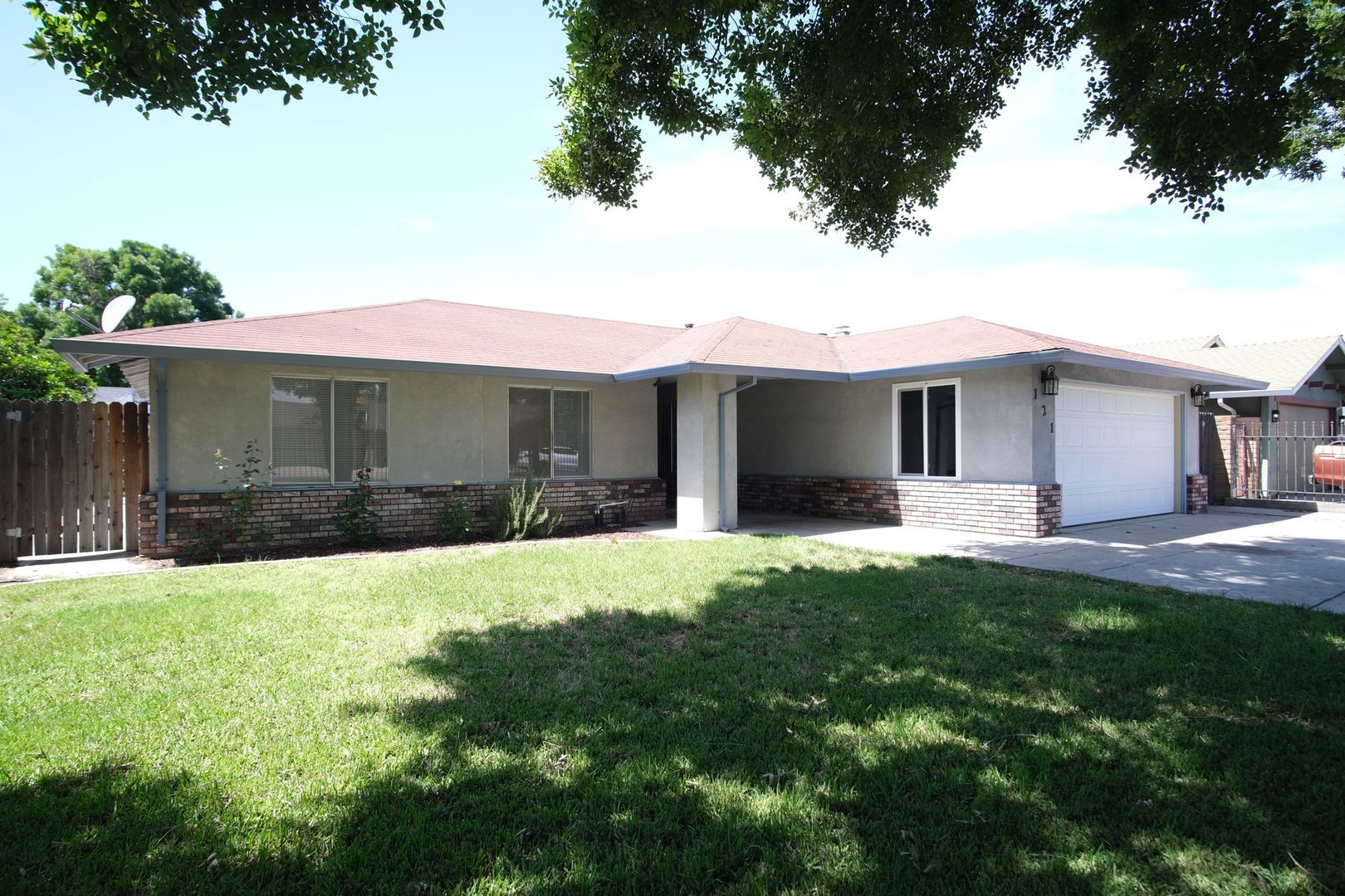 Modesto House: 121 Eula Dr