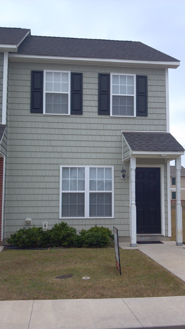 Jacksonville Townhome: 211 Bridgewood Dr.