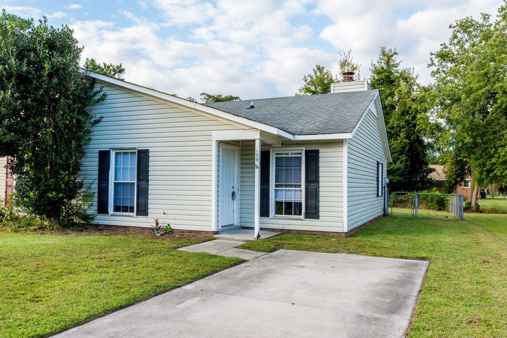 Jacksonville House: 139 Village Circle