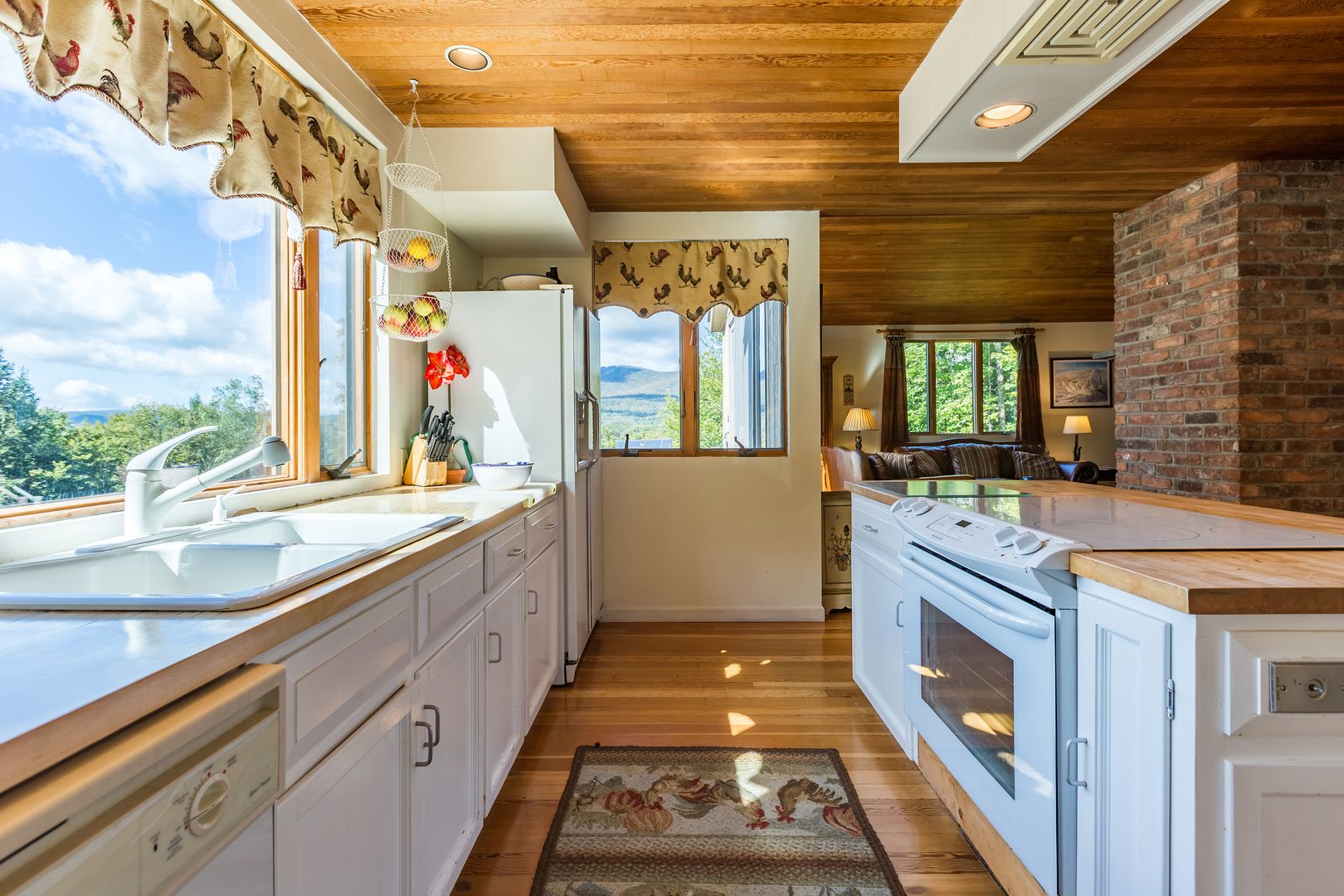 Peru House: Beechwood Lane