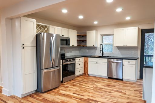 Listing photo thumbnail