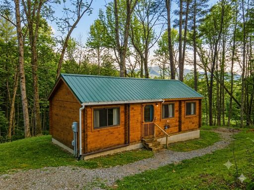 66 Peggy's Lane, Townshend, VT 05353