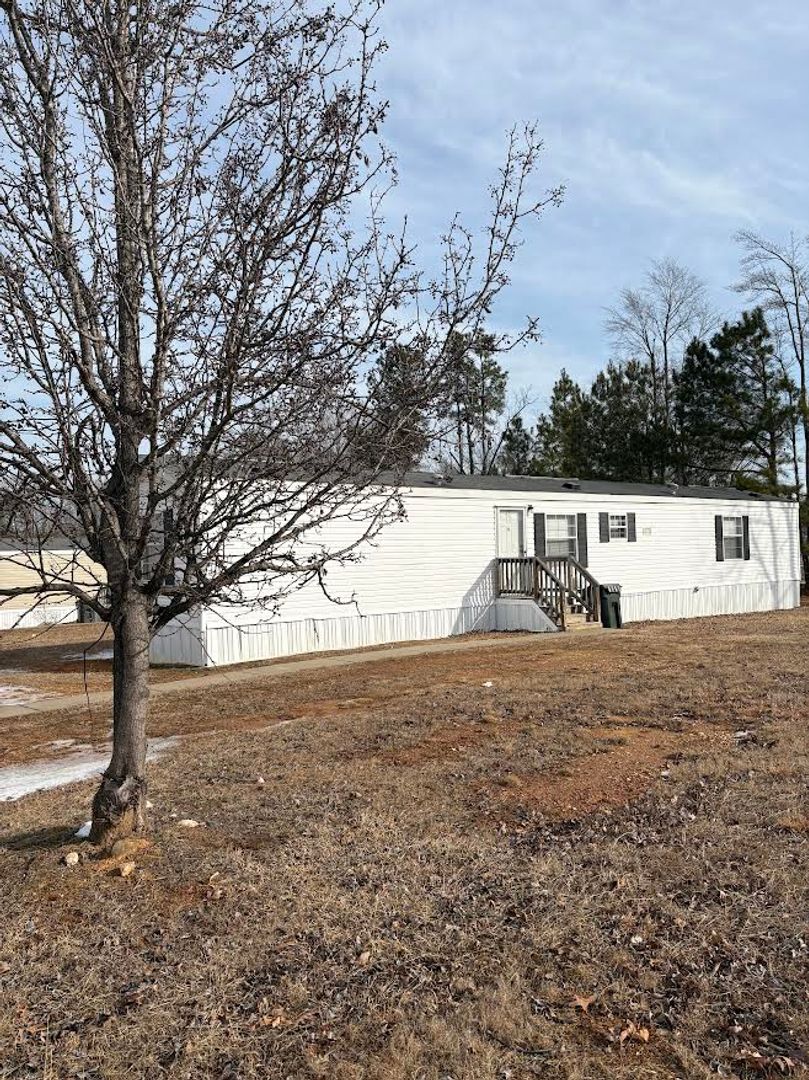 Siler City Apartment: Hampton Village