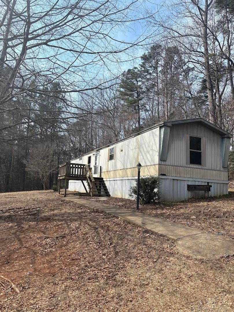 Siler City Apartment: 354 Country Manor Estates