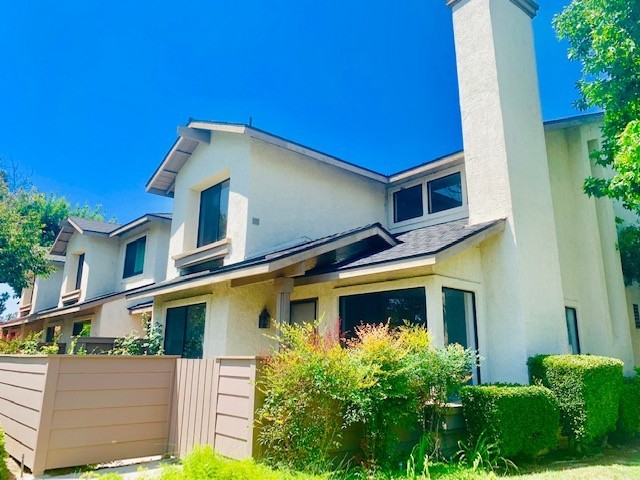 Anaheim House: 1356 N Schooner Lane