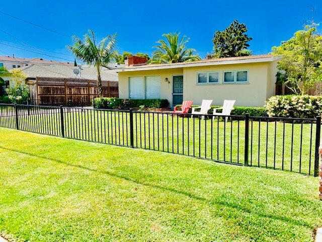 Costa Mesa Apartment: 349 Magnolia St