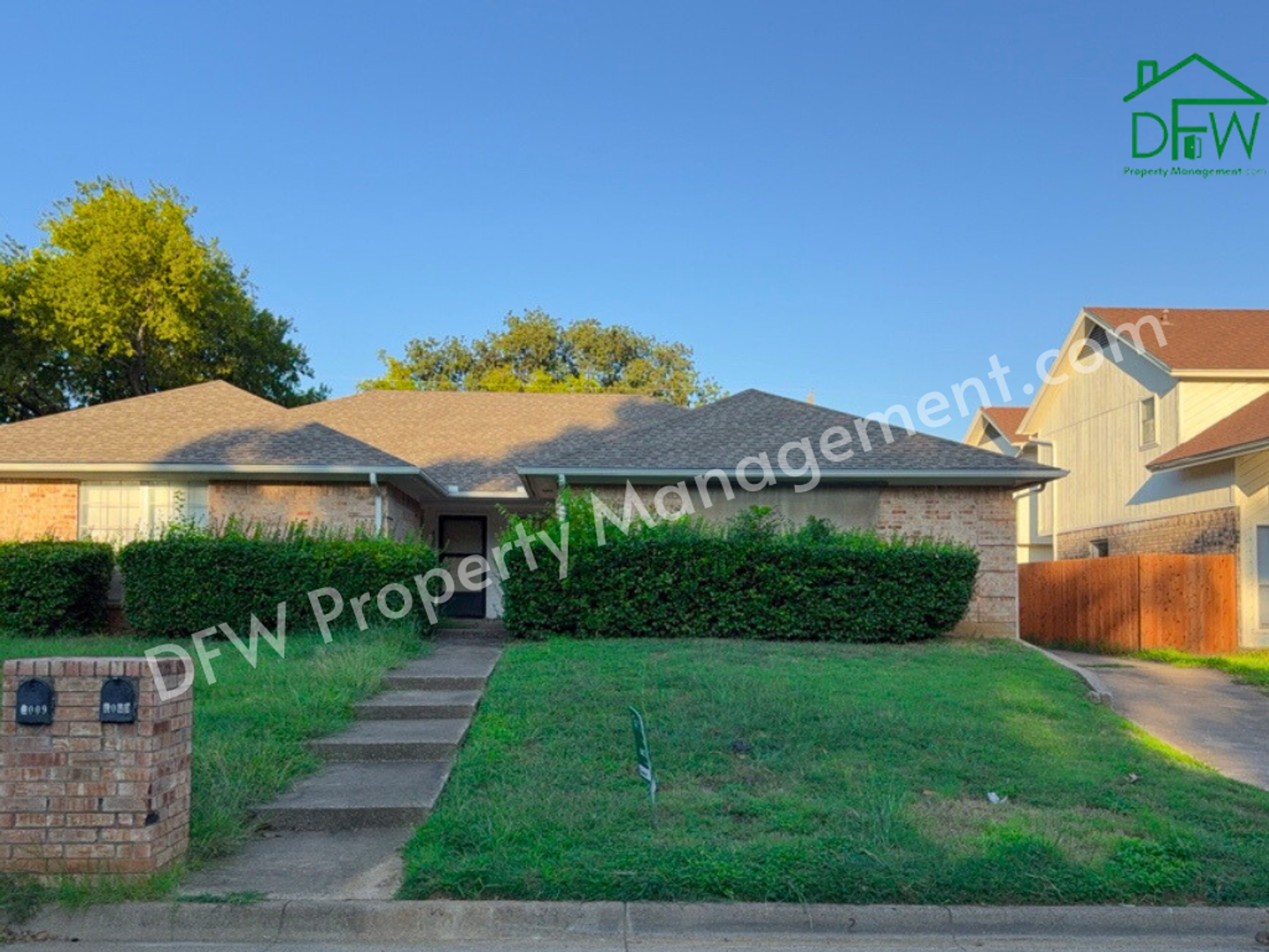 Arlington House: 4011 Ridgebrook Dr