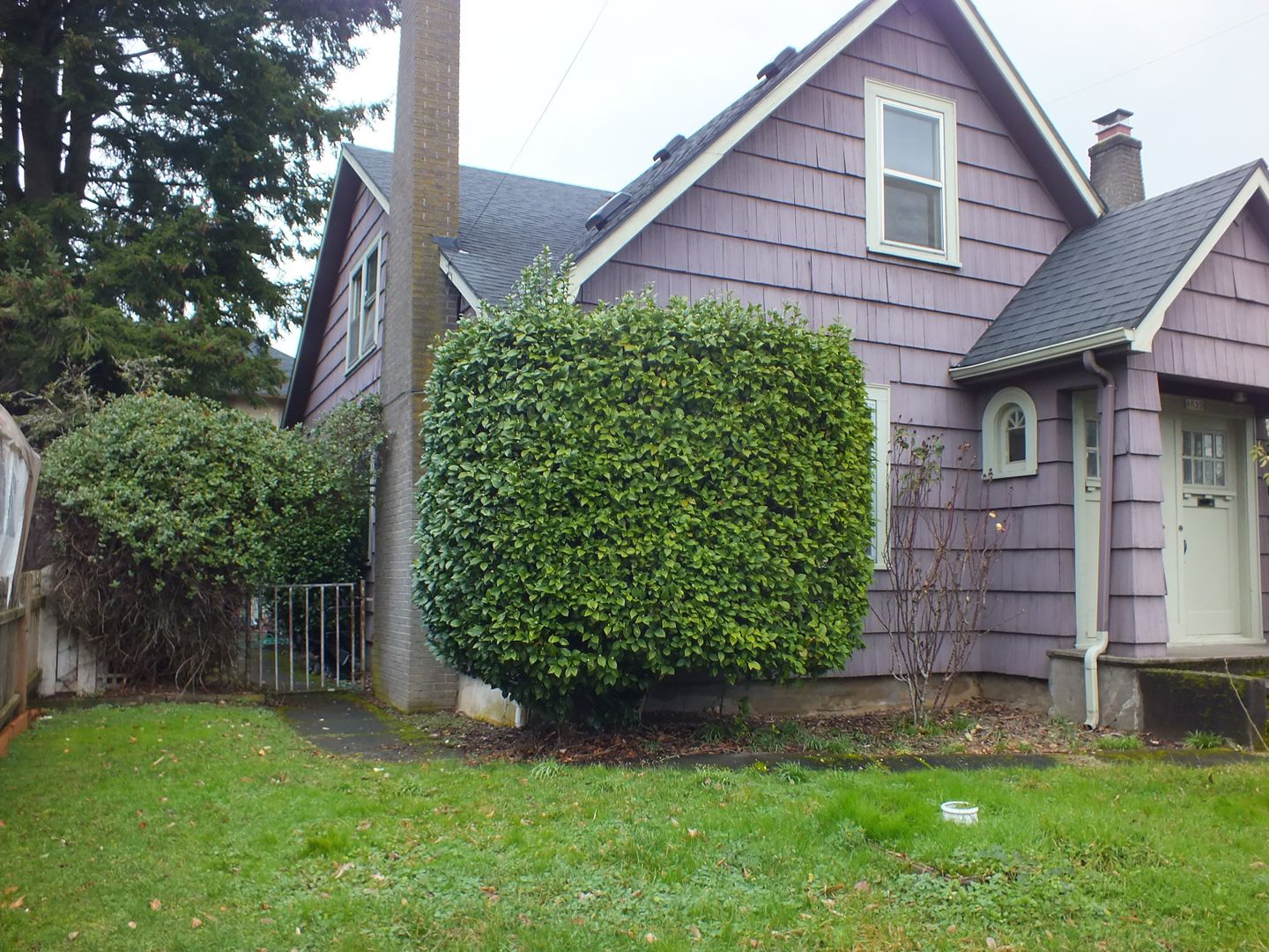 Portland House: 6833 NE Glisan St