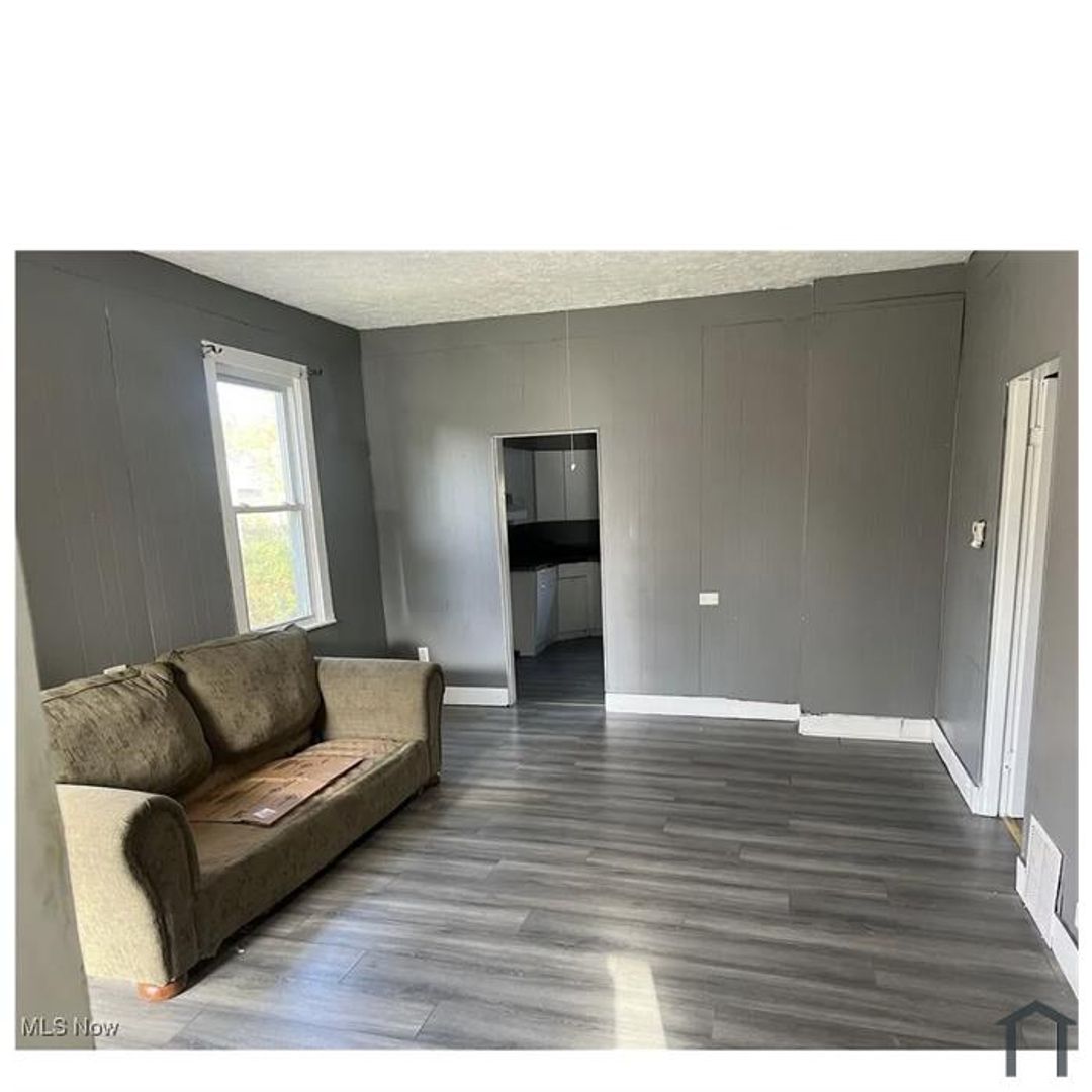 Cleveland House: 7612 Colgate Ave