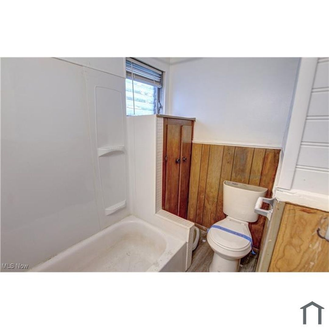 Cleveland Apartment: 5806 Bonna Ave #Down