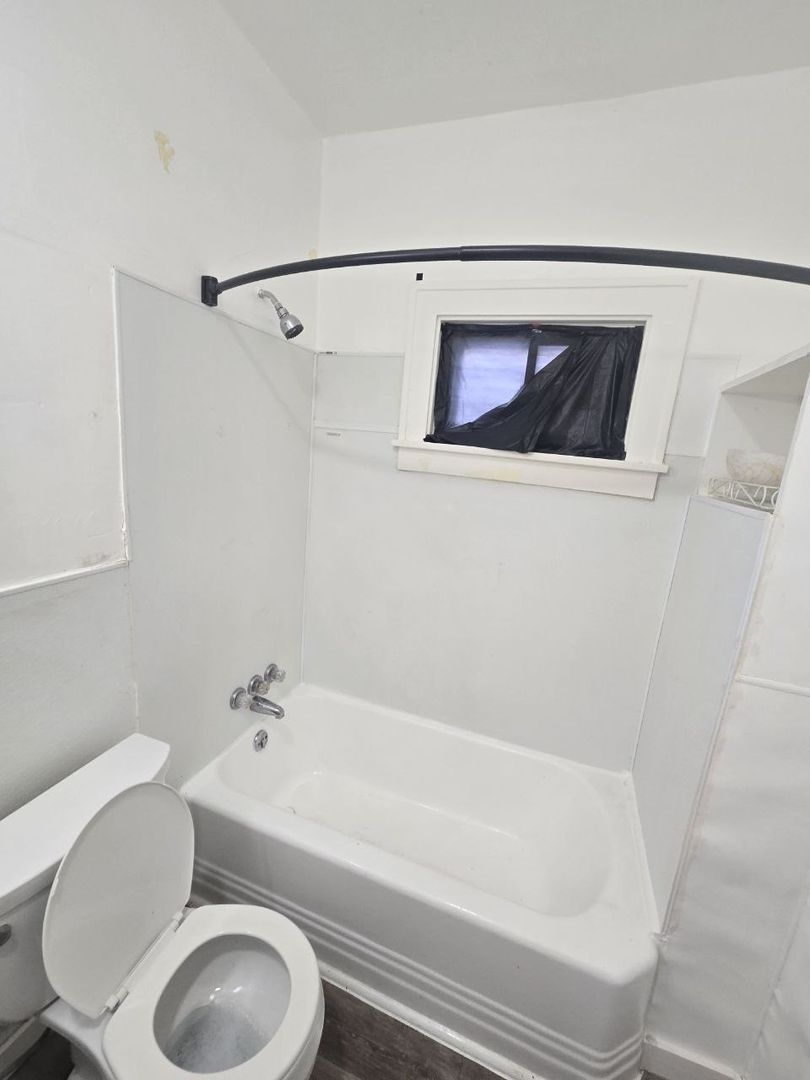 Cleveland House: 13205 Horner Ave