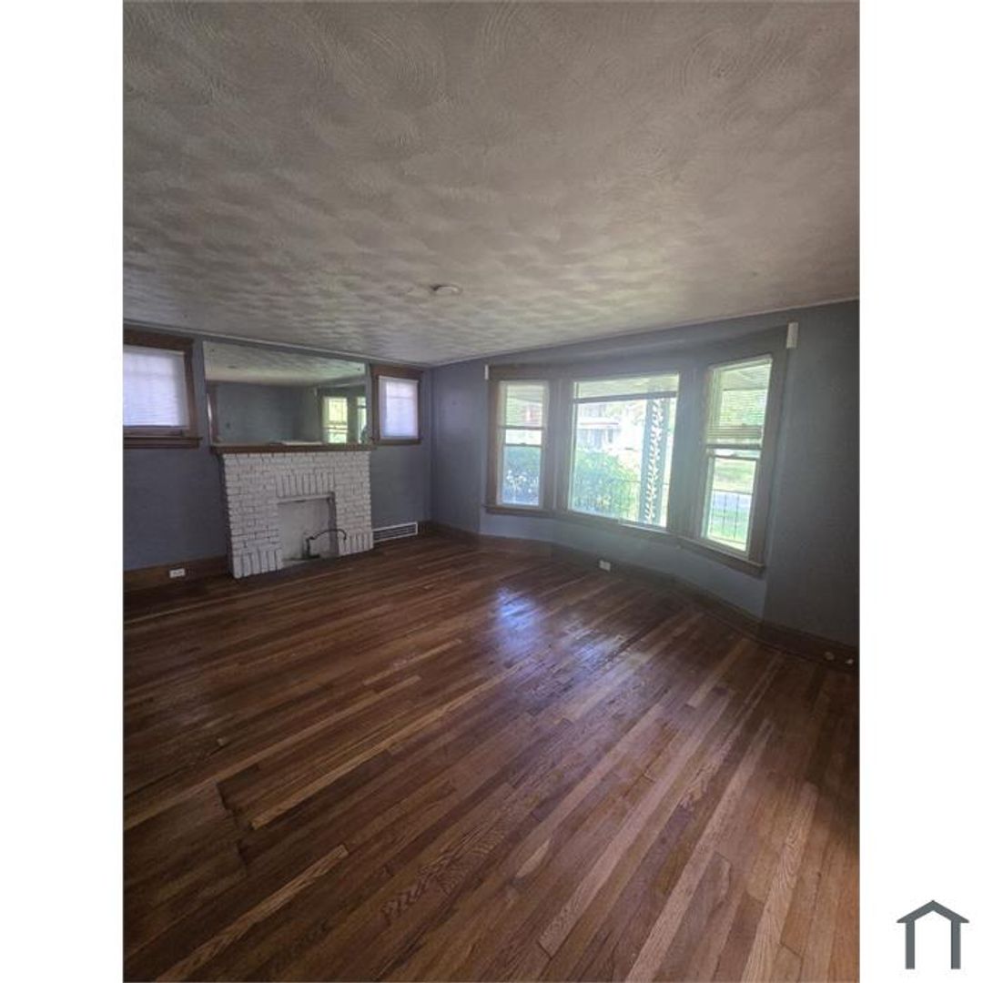 CLEVELAND House: 13702 RUGBY RD.