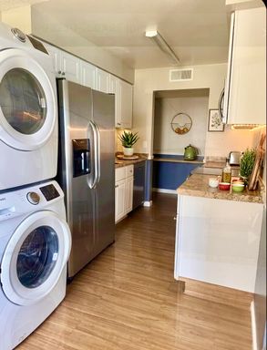 Large 2 Bedroom Washer & Dryer – photo 1