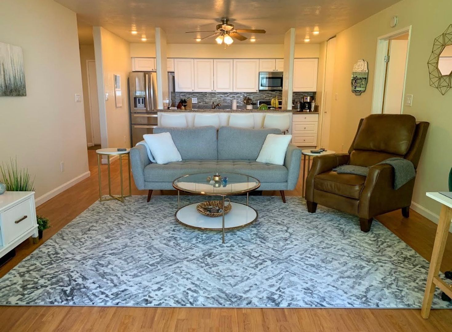 Del Mar Apartment: 201 Fourth Street