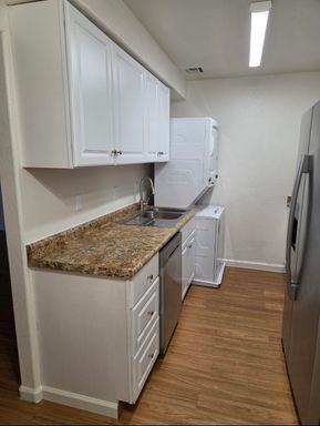 Large 1 Bdr W/D For Rent – photo 1