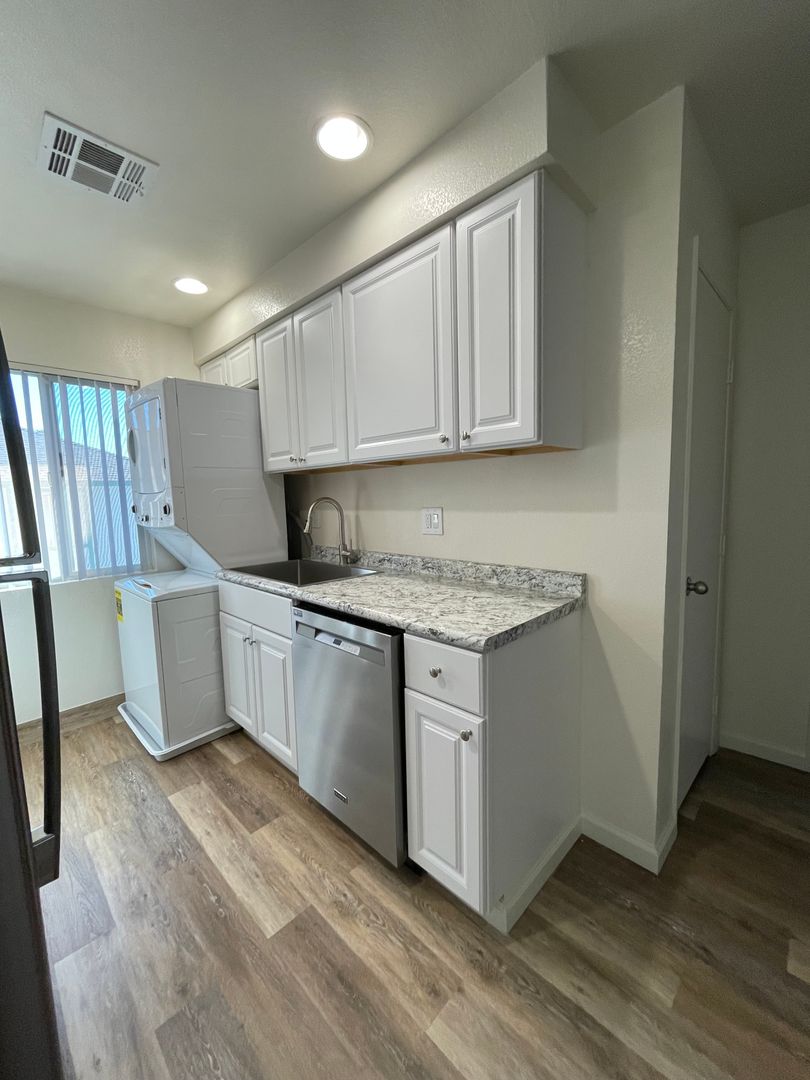 Las Vegas Apartment: 2665 S Bruce St