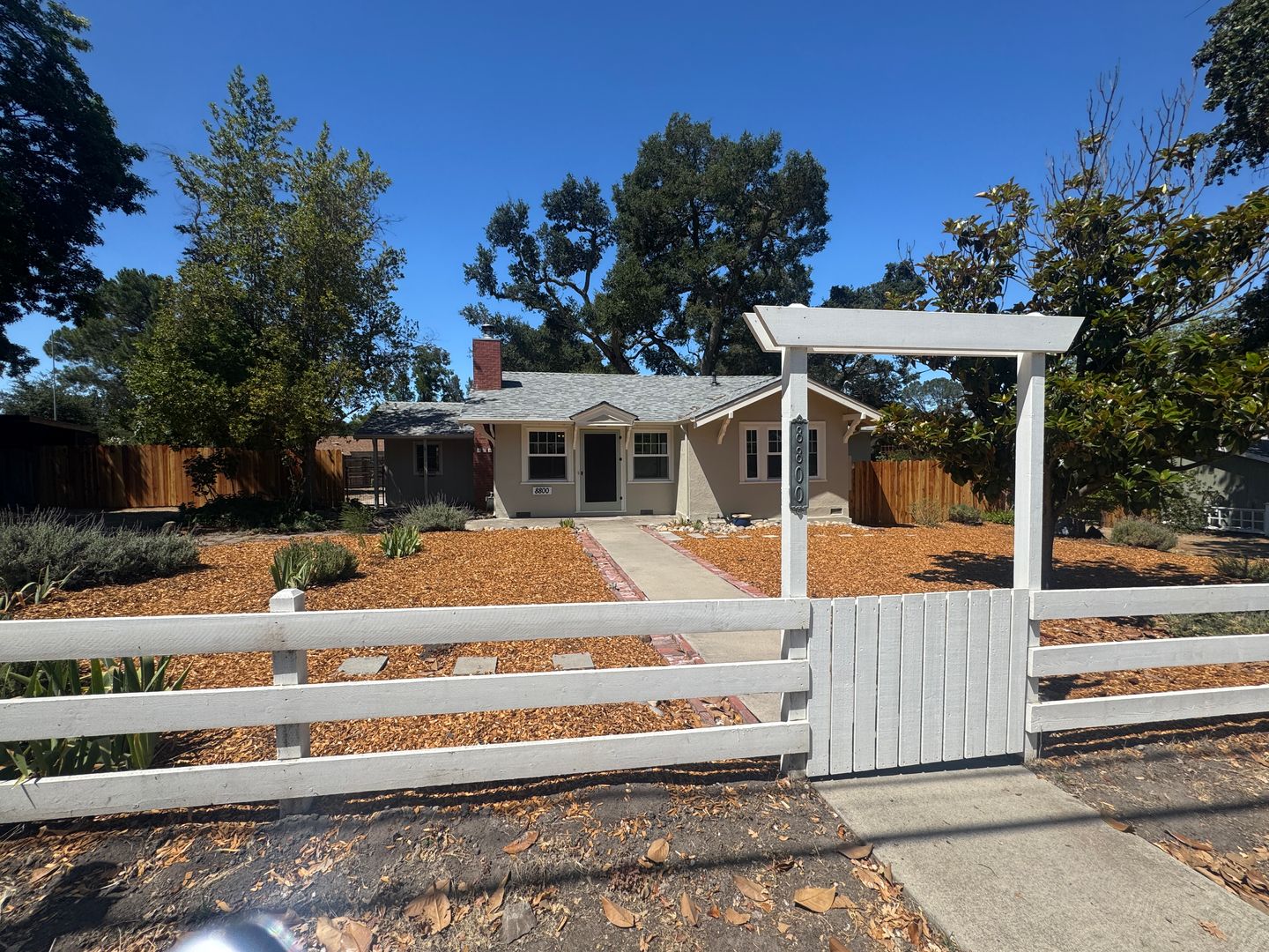 Atascadero House: 8800 Atascadero Ave.