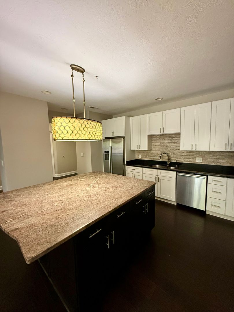 Indianapolis Apartment: 8555 One W Dr.