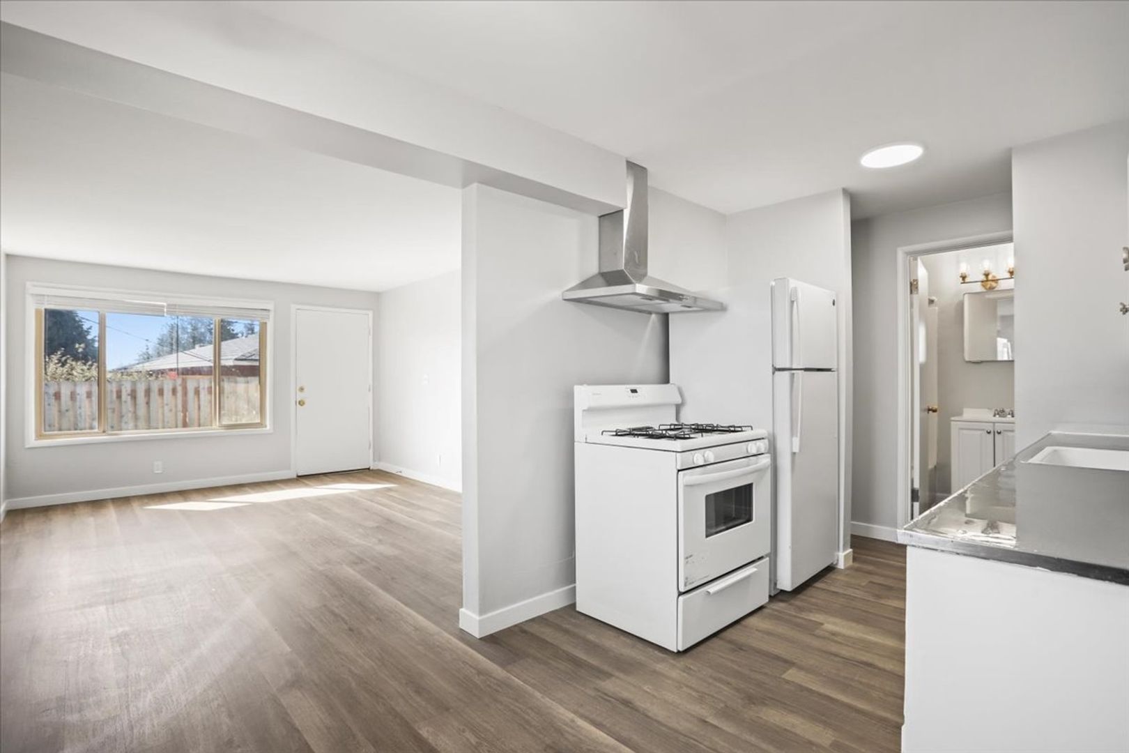 Renton Apartment: 305 Lind Ave SW