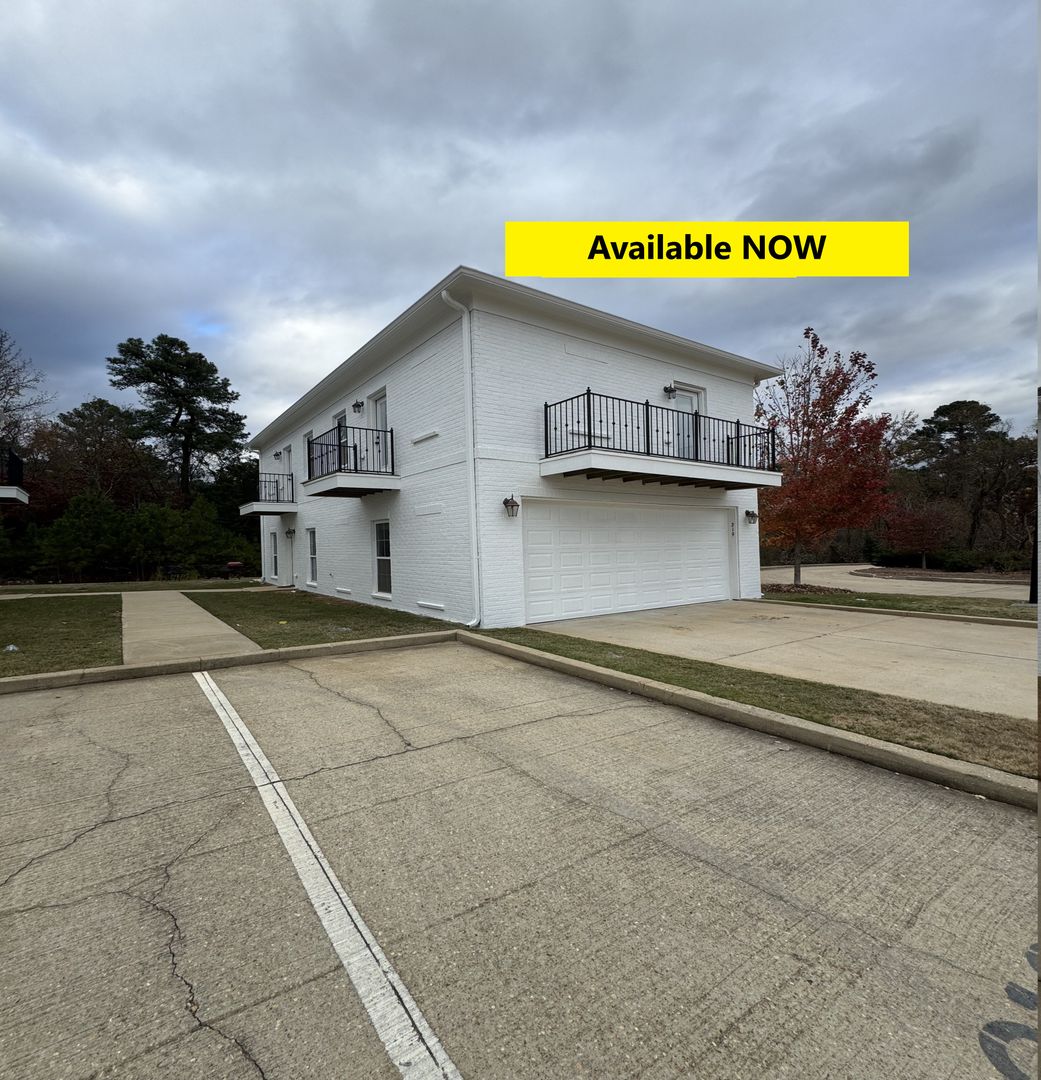 Oxford House: 212 Park West Loop