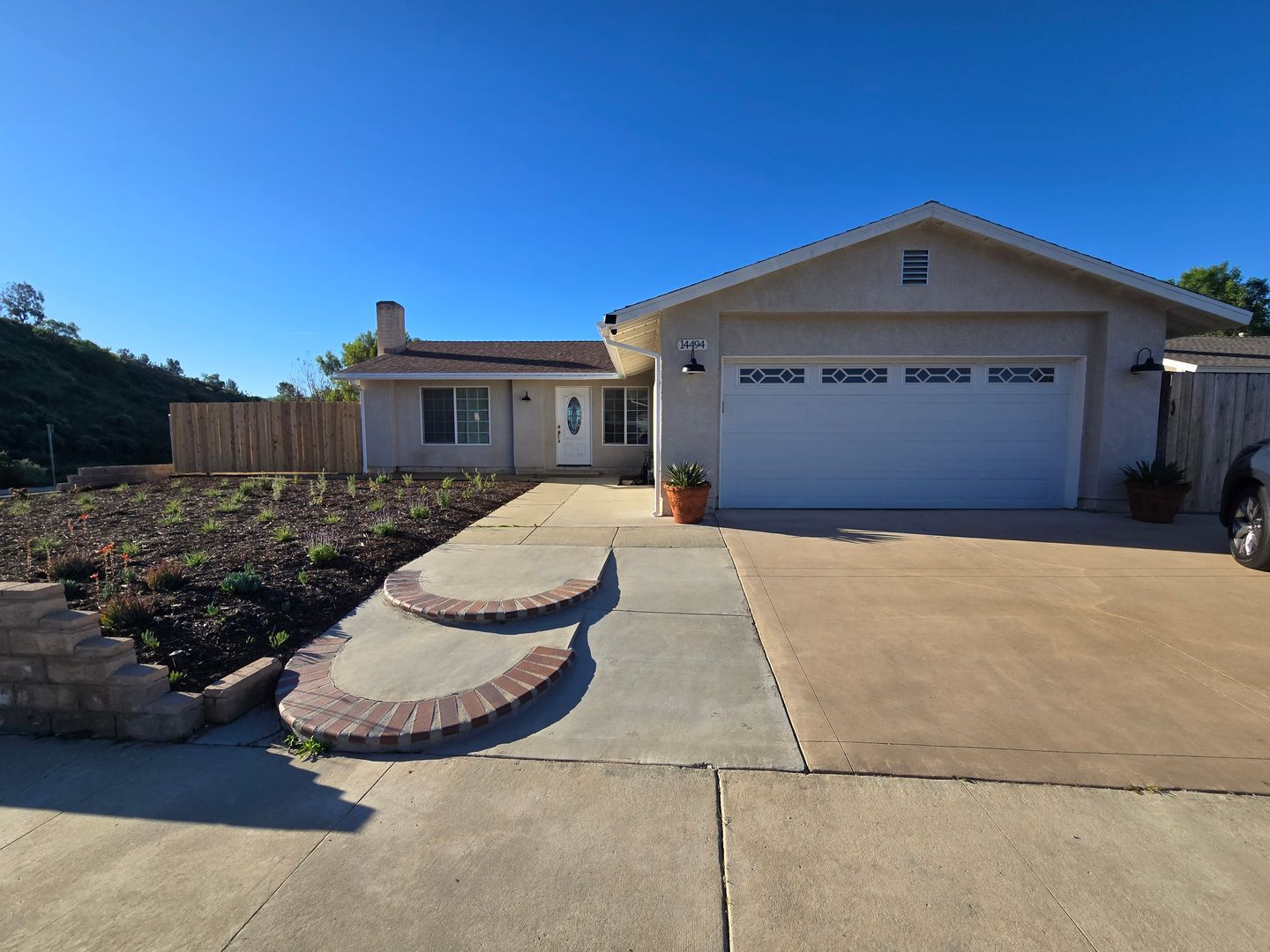 Moorpark House: 14494 Cambridge St