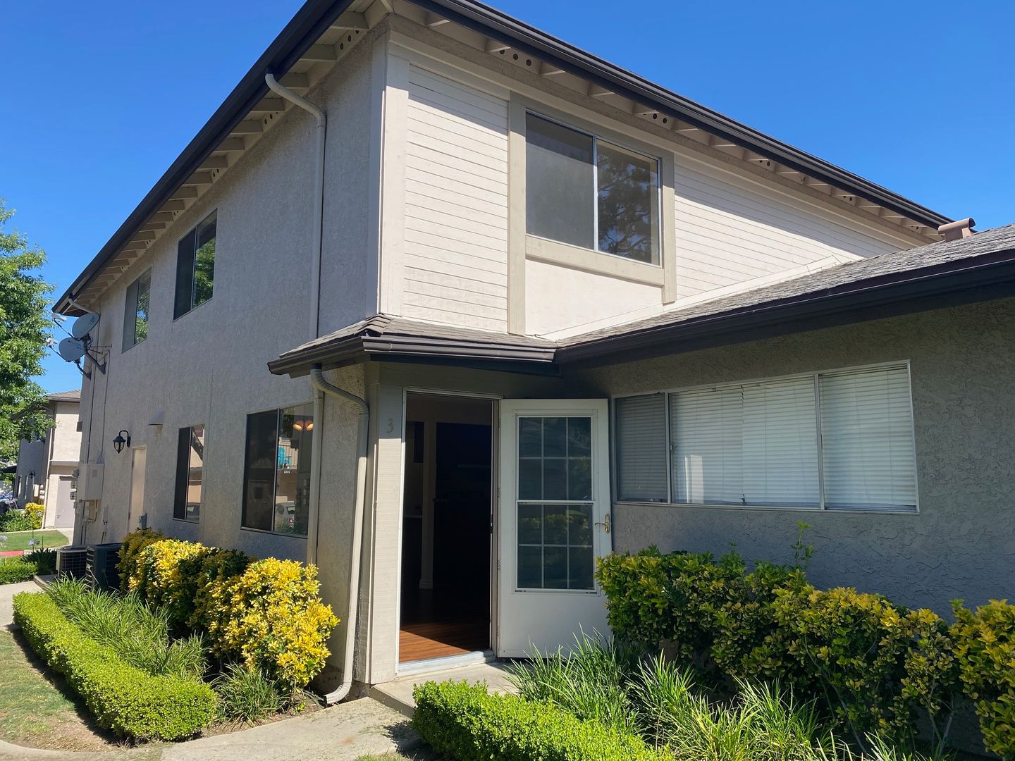 Simi Valley Townhome: 2059 Avenida Vista Delmonte #3