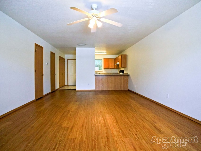 Springdale Apartment: Hidden Lake St.