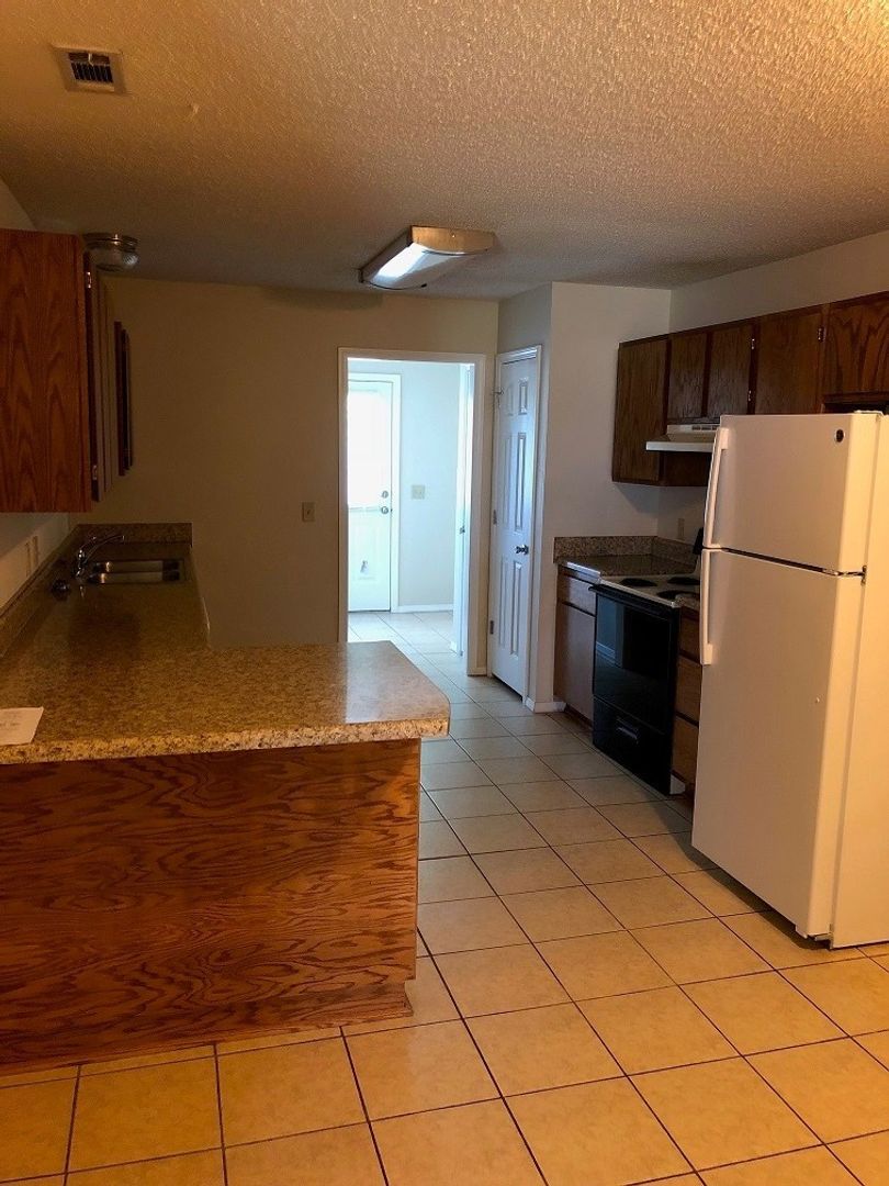 Springdale Apartment: Staci Place