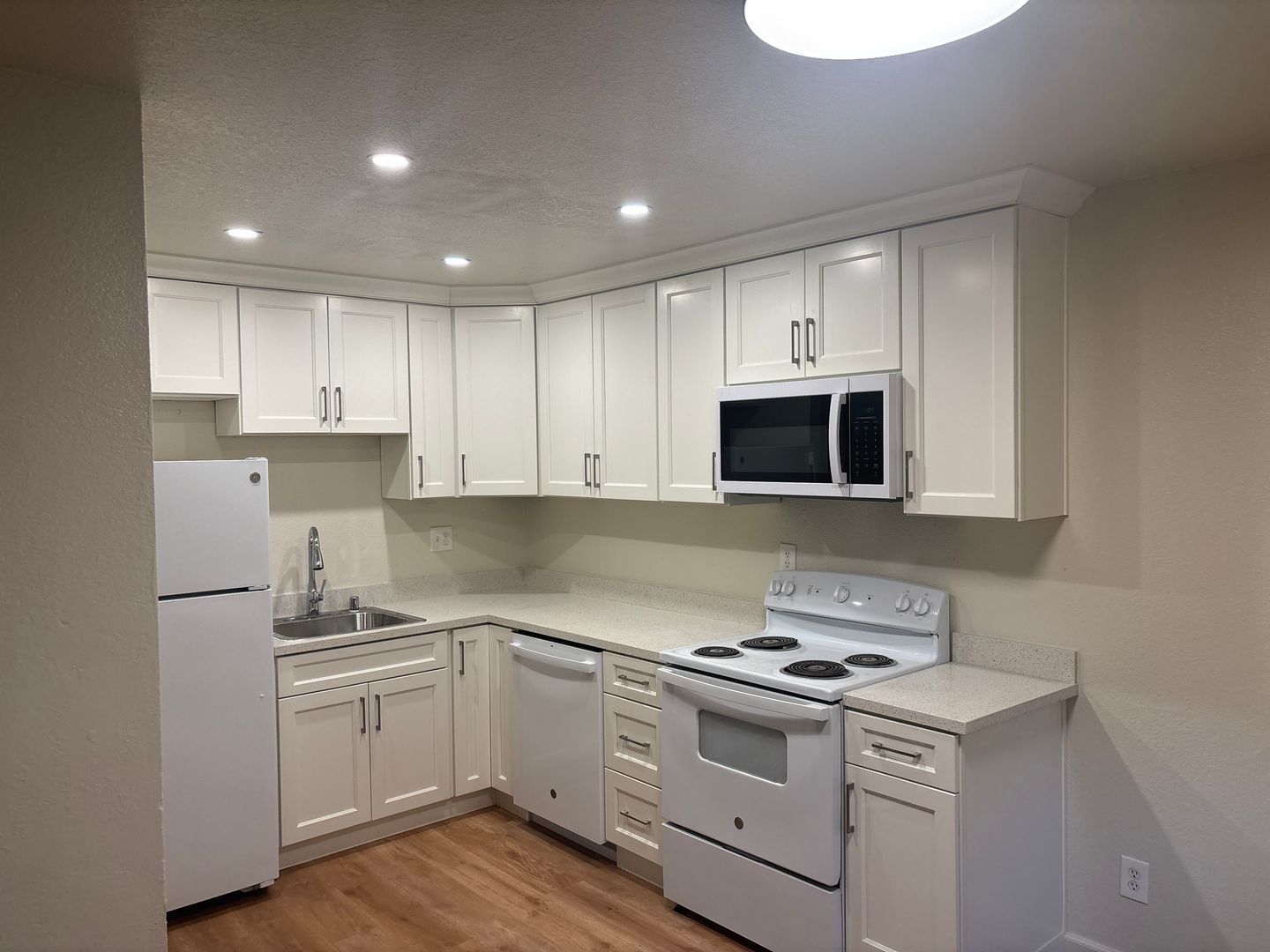 Fairfield Apartment: 131 Alaska Avenue