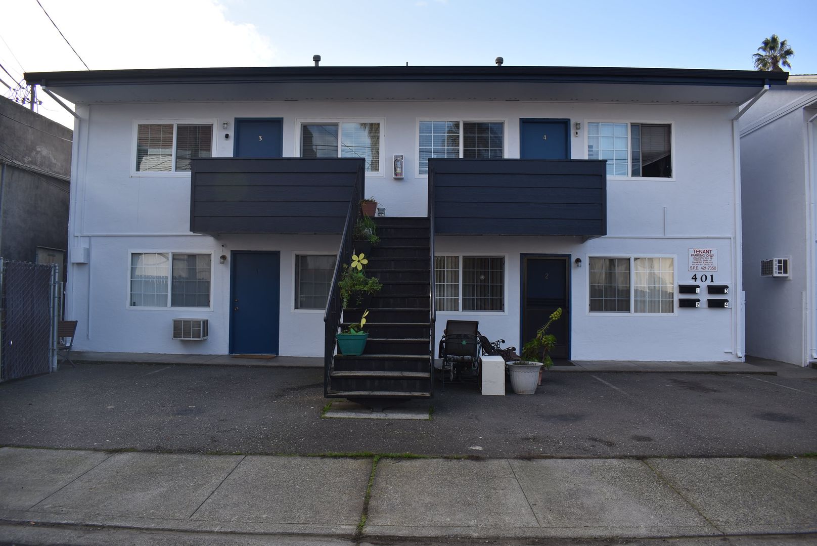 Suisun City Apartment: 401 + 403 Solano Street