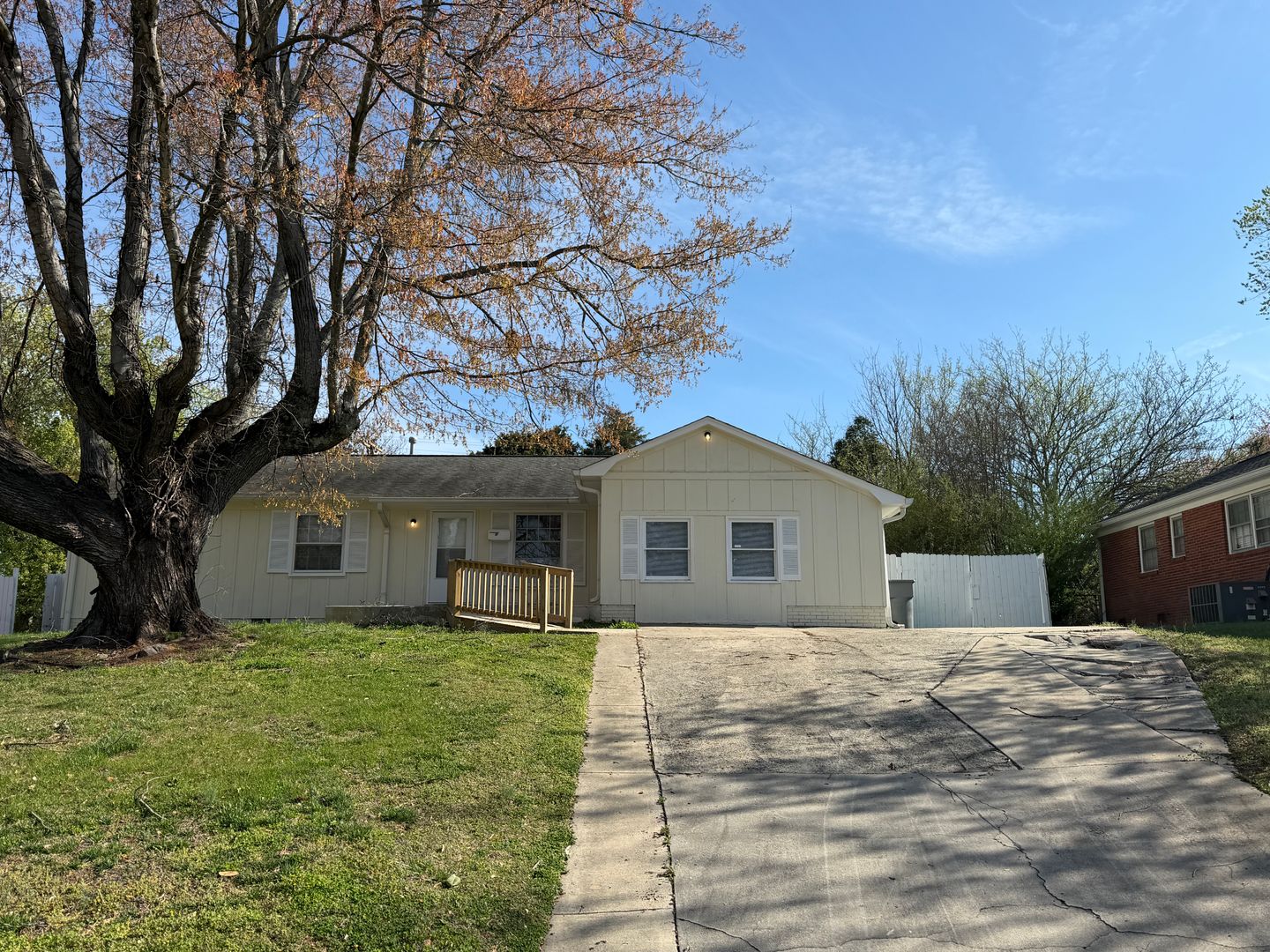 Charlotte House: 4015 Woodleaf Road