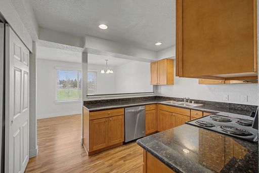 Top-Floor 2BR Residence | Newly Renovated | Renton Highlands Close to The Landing – photo 1
