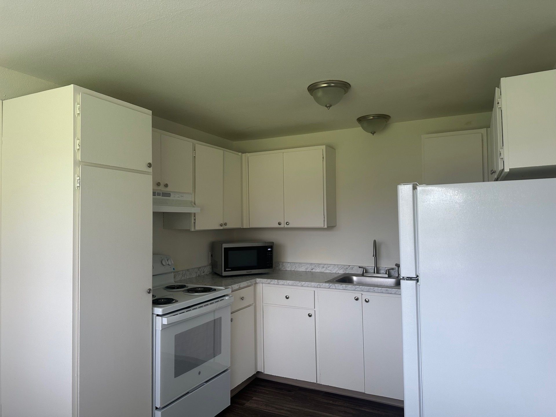 Esquire Apartments 3 of 12